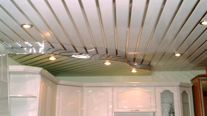 потолок из пластиковых панелей (2)