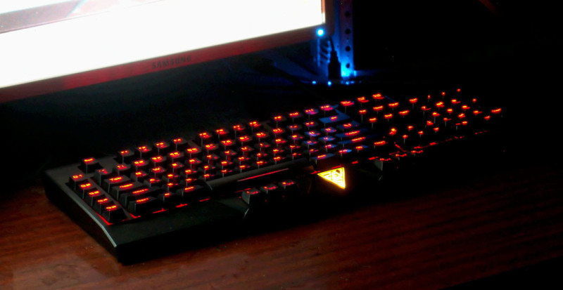 Фото 26: Оранжевая подсветка клавиатуры