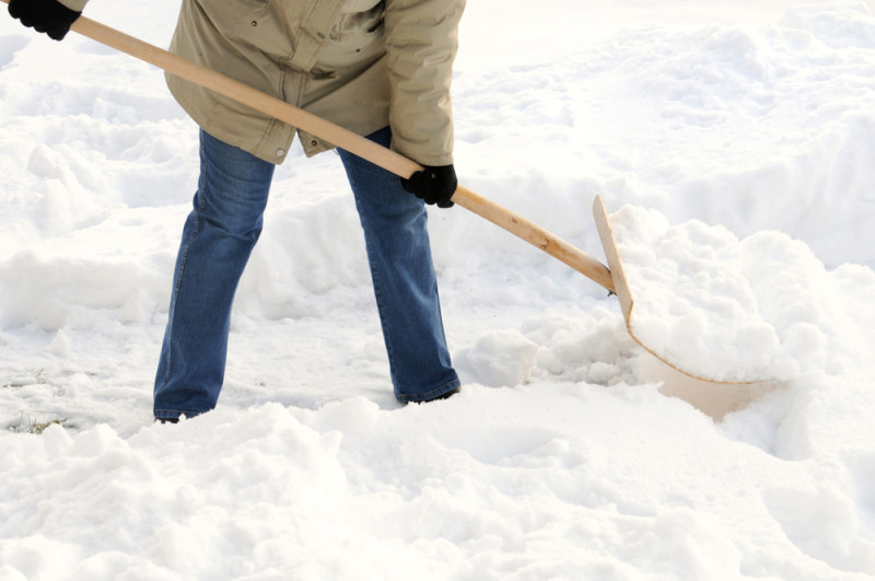 Деревянная лопата из фанеры для уборки снега