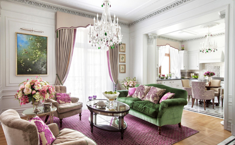 Гостиная в классическом стиле в зеленых и розовых тонах