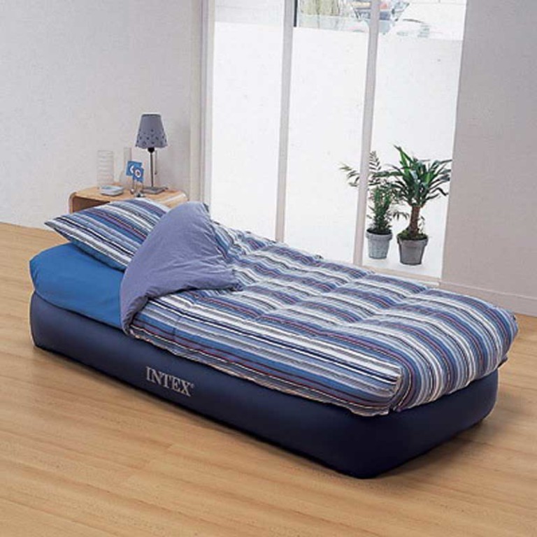 Кровать надувная одноместная с насосом
