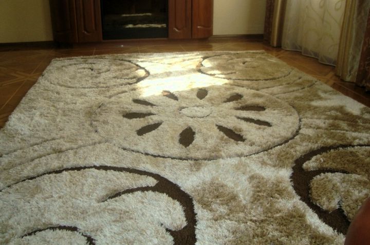 Украшение комнаты разноуровневым ковром
