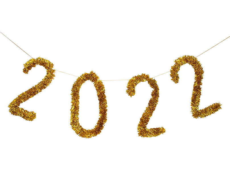 Цифры 2022 из мишуры к Новому Году
