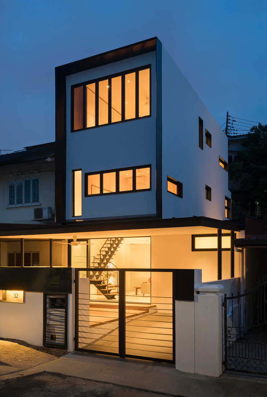 Темный 50-летний дом в Сингапуре преображается