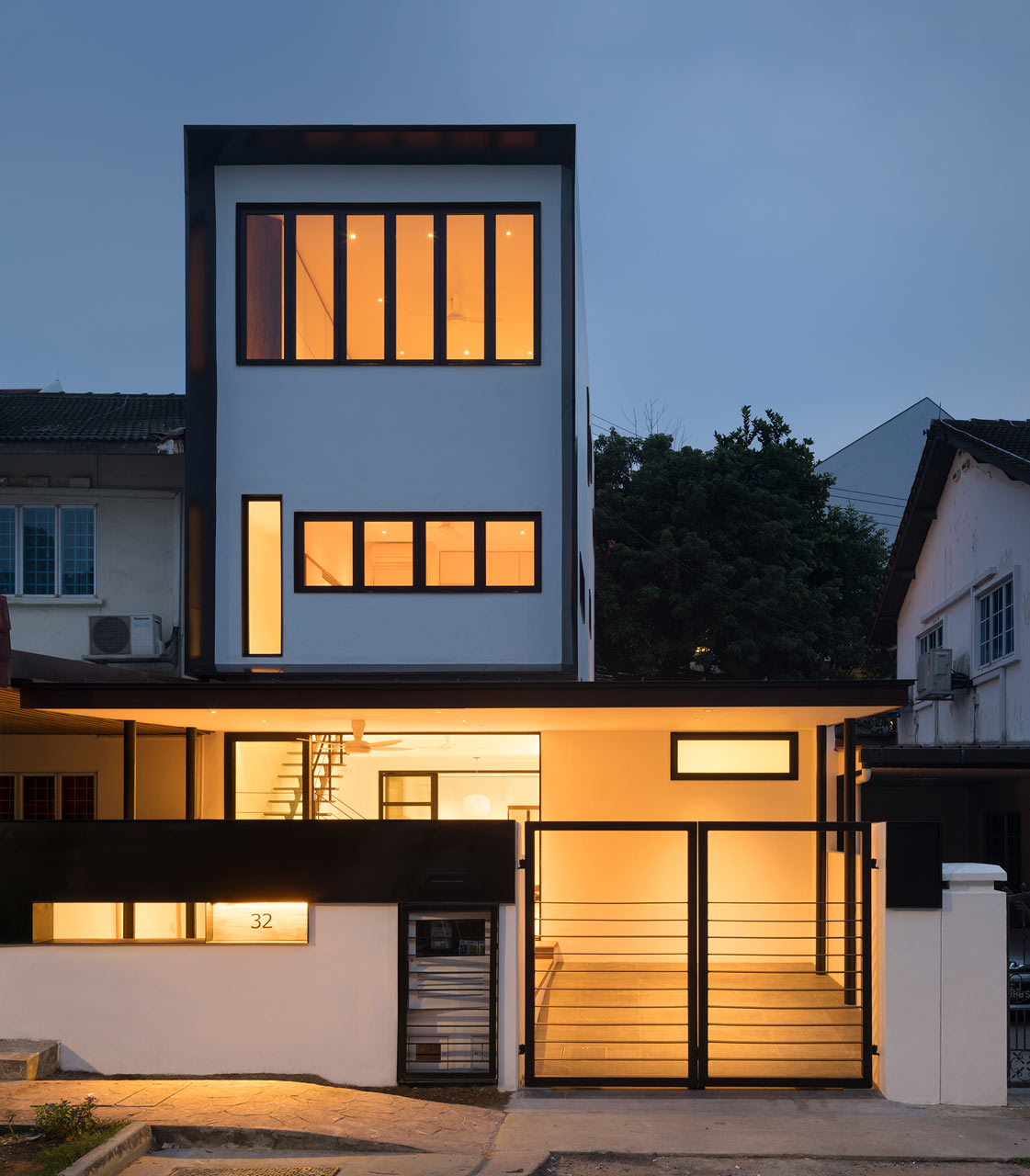 Темный 50-летний дом в Сингапуре преображается