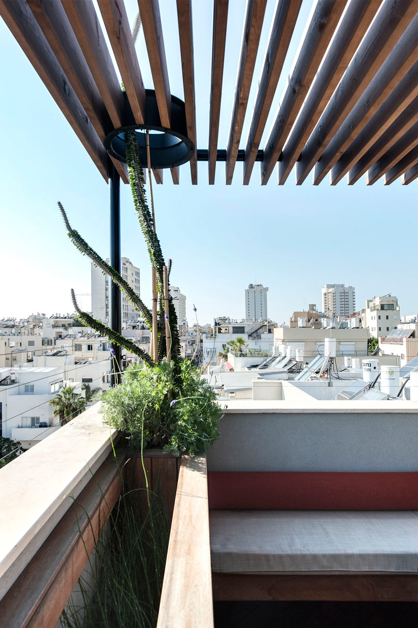 Блочная квартира с крутой лестницей (Тель-авив)