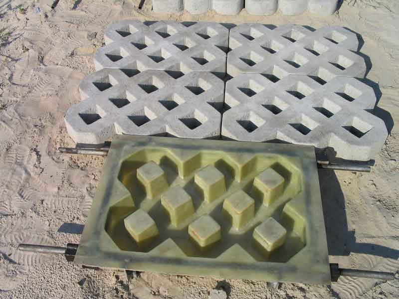 Форма тротуарной плитки в виде решетки