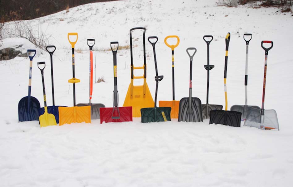 Формы пластиковых лопат для снега
