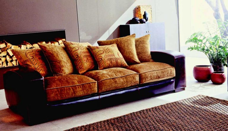 Интерьер к желтому дивану