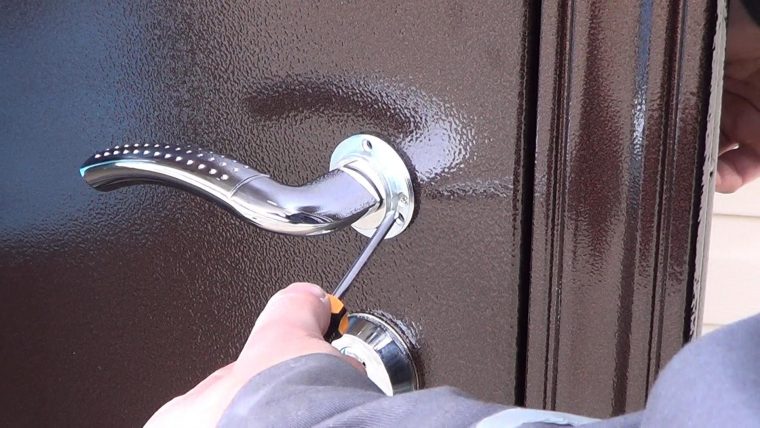Особенности установки шпона на разных типах дверей