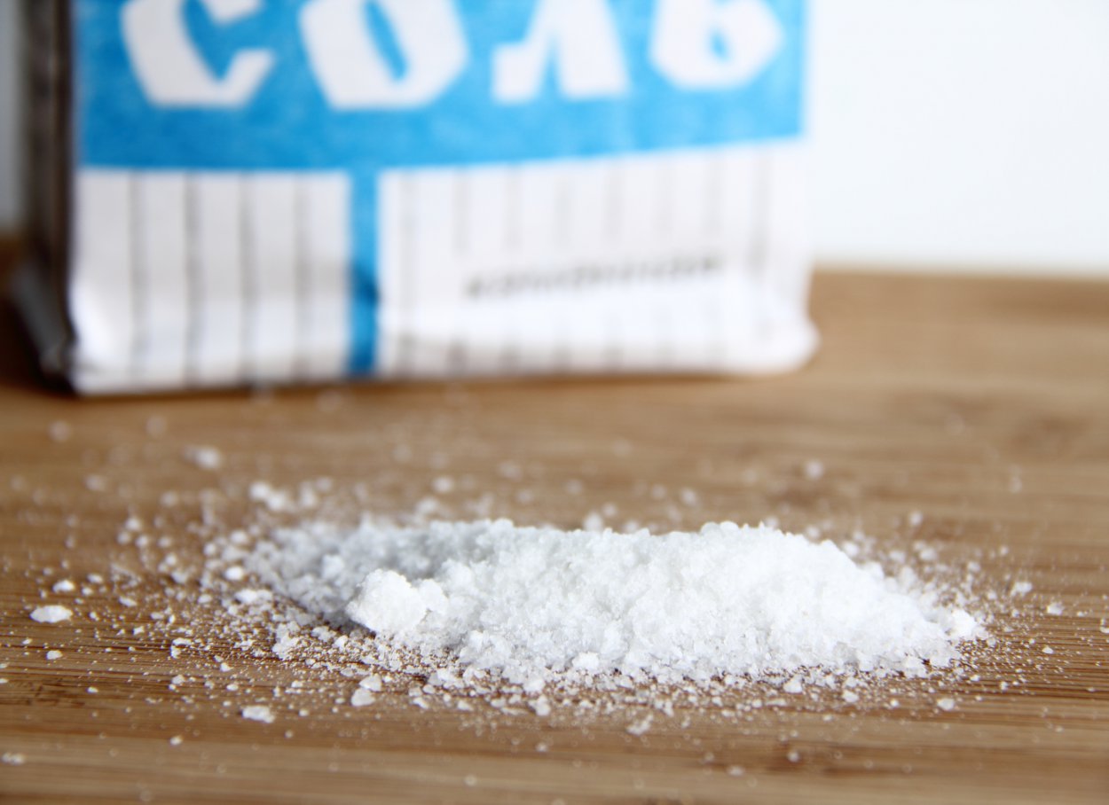 Как почистить микроволновку от жира солью