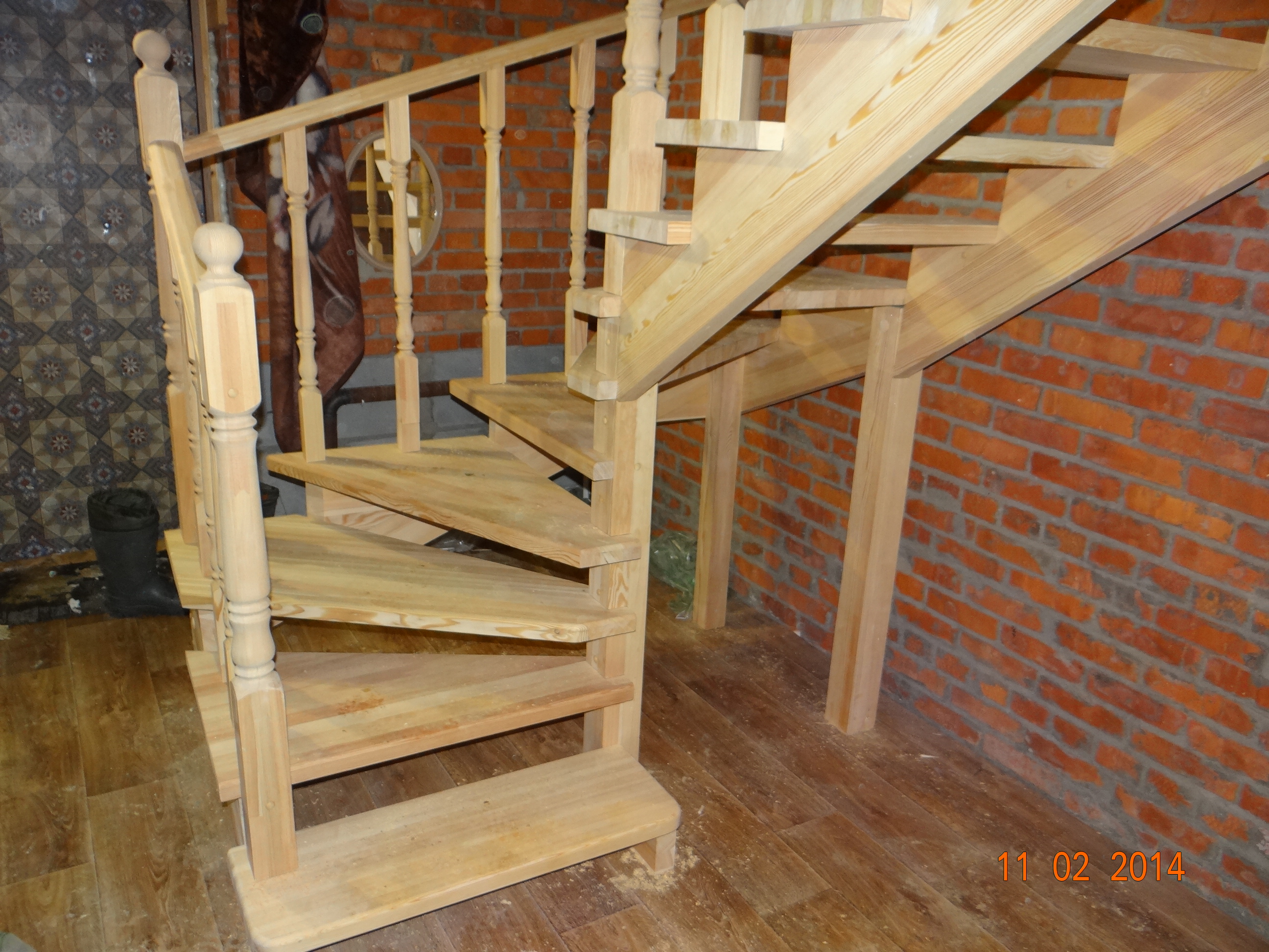 Преимущества деревянных Г-образных лестниц