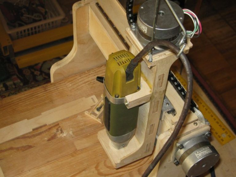 Фрезерный стол по дереву для домашней мастерской своими руками