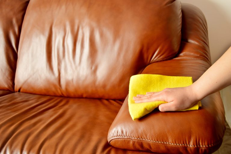 Отмыть диван от мочи взрослого человека в домашних условиях быстро