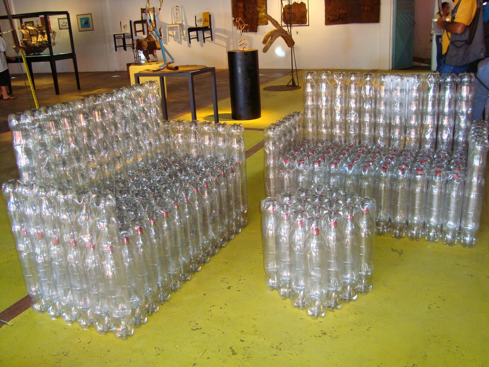 Мебель из пластмассовых бутылок