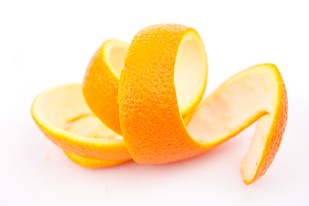 Апельсиновая кожура способна избавить вас на короткое время от запаха гари