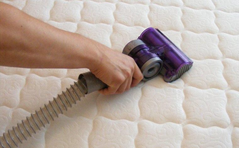 Фото 1: Чистка матраса от мочи