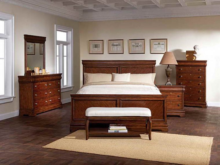 Фото 1: Старая мебель