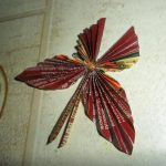 Фото 9: Бабочка из фантиков
