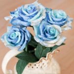 Фото 10: Голубые розы из бумаги