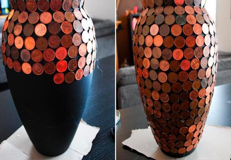 Декор вазы для цветов монетами выполняется очень просто