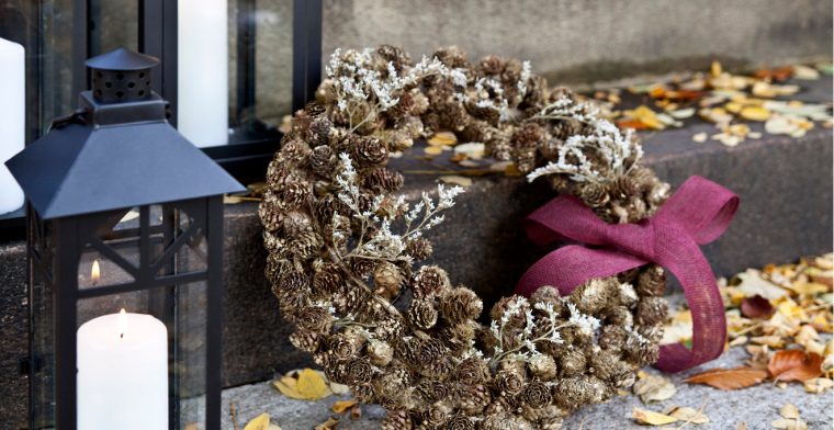 Фото 25: Новогодний венок из шишек