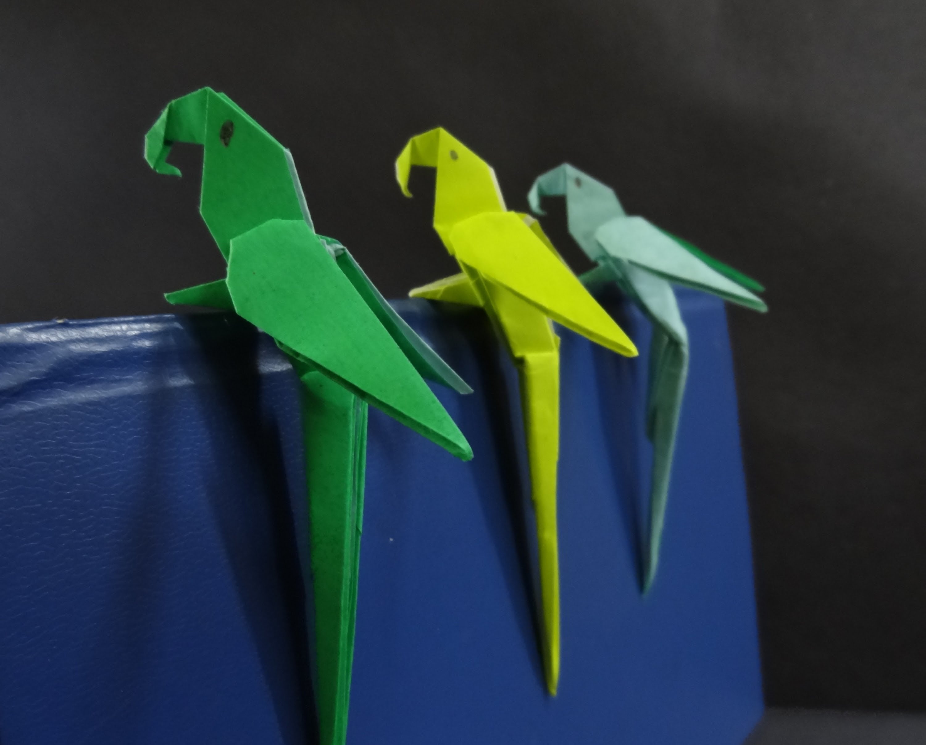 Попугаи в технике оригами