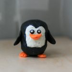 Фото 67: Пингвин из киндера и пластилина