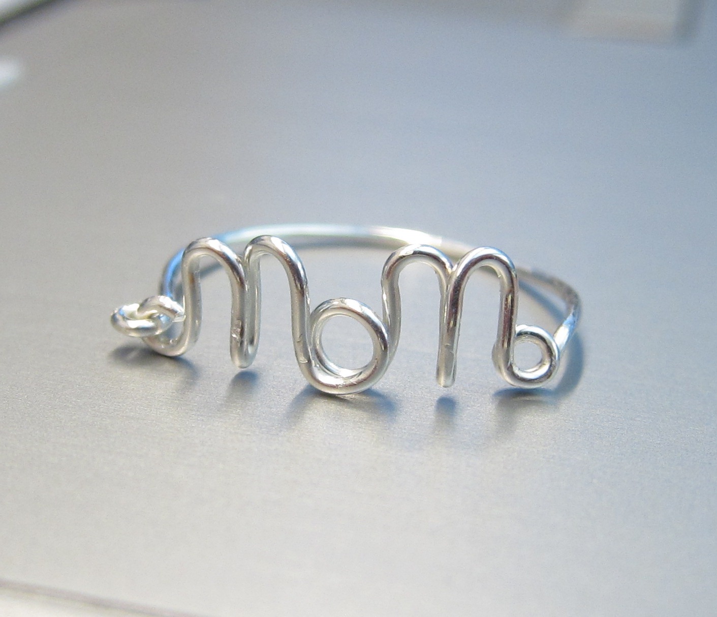 Кольцо для мамы из проволоки
