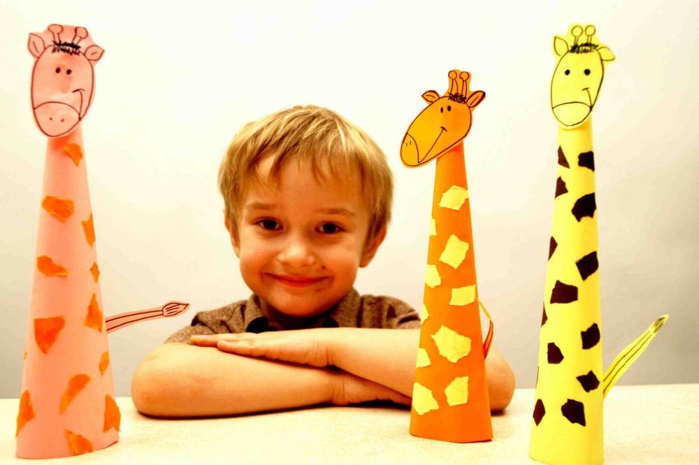 Жирафики из цветной бумаги