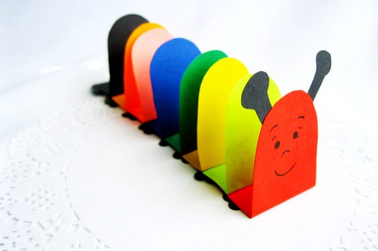 Фото 16: raznocvetnaya_gusenica_iz_bumagi