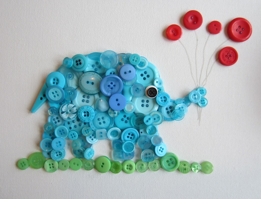 Слон с шариками из пуговиц