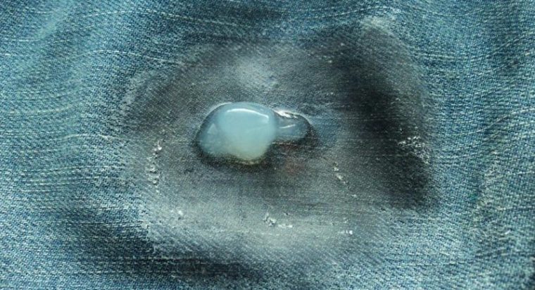 Фото 34: Клей на одежде