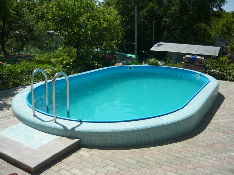 Классическим вариантом считается бассейн овальной формы 