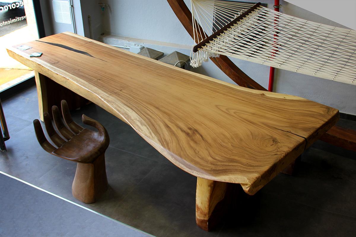 Интересный стол из массива дерева