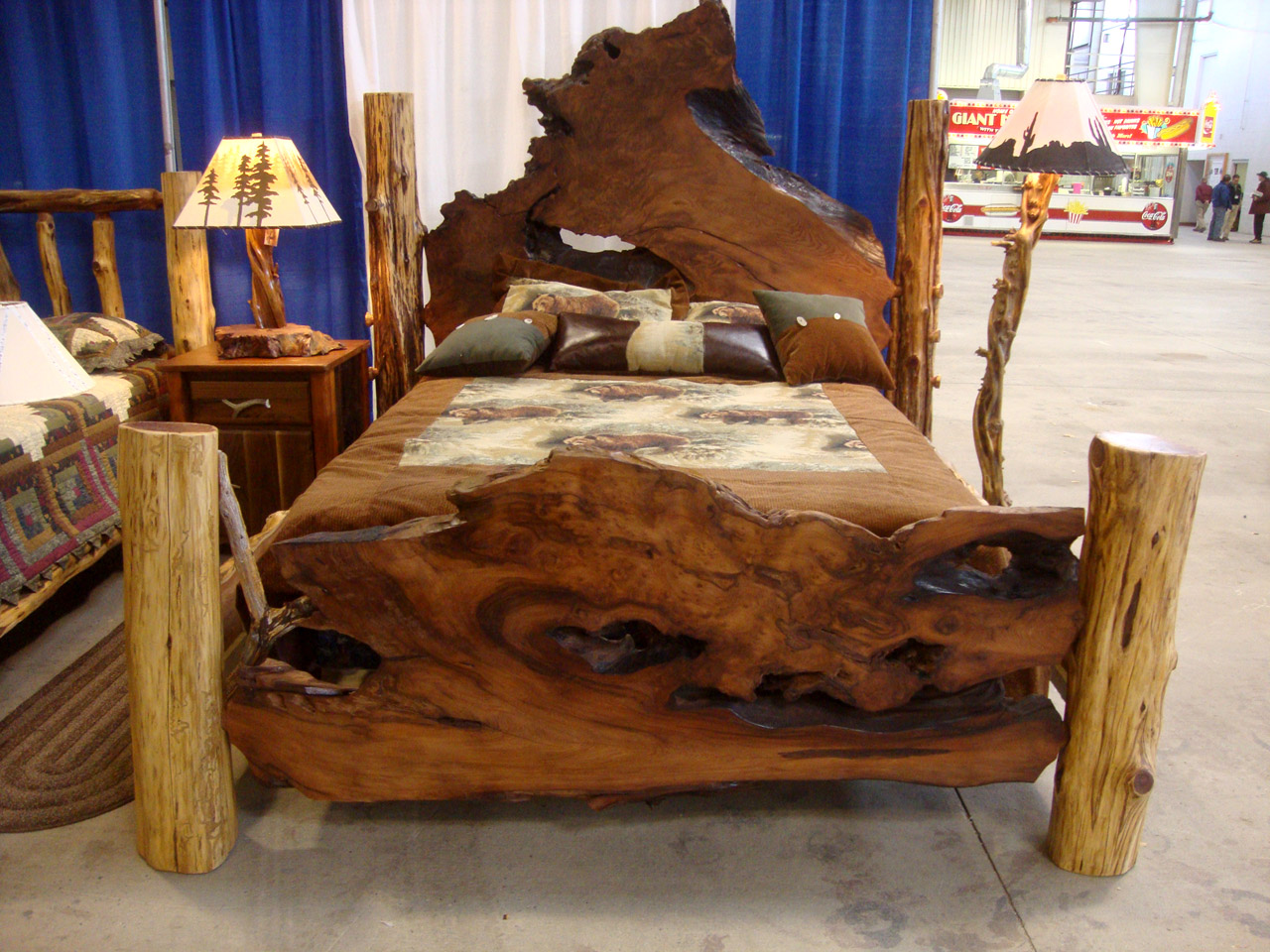 Фигурная кровать под старину из массива дерева