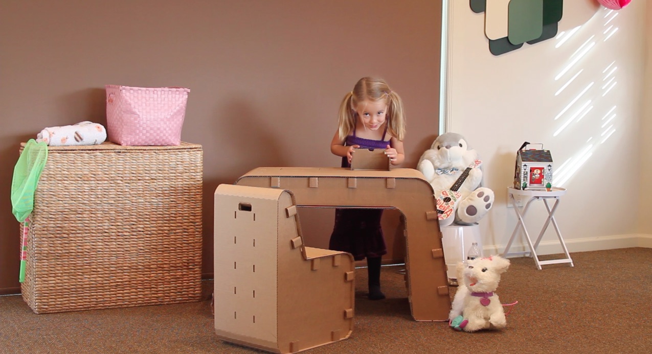 Столик и стульчик для ребенка из картона