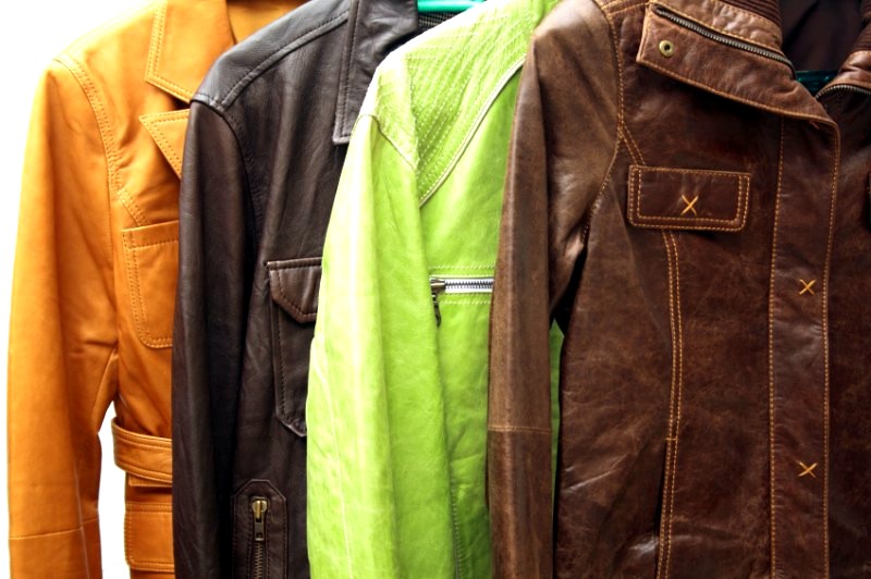 Цветные кожаные куртки