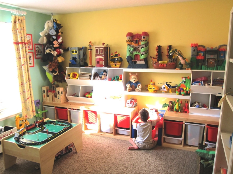 В детскую комнату лучше всего подойдет средний по мягкости и плотности ковер