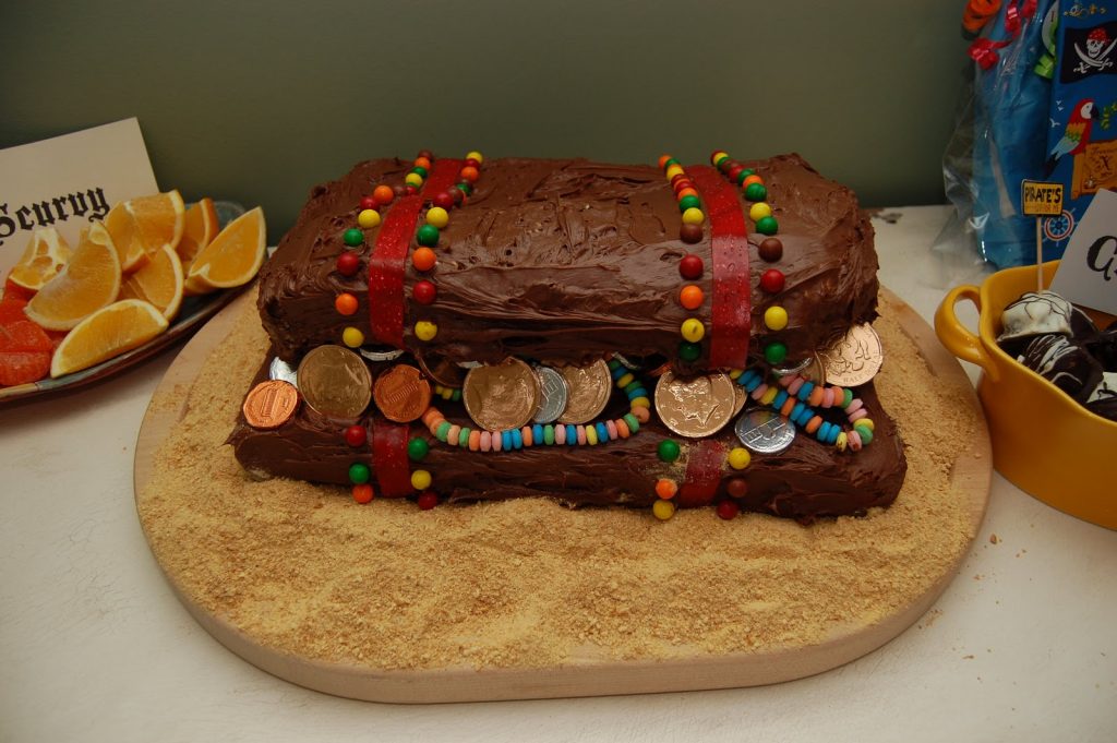 Торт — пиратский сундук