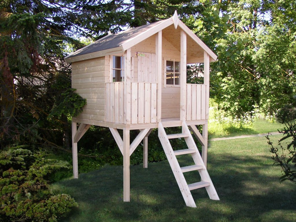 Дачный домик из древесины
