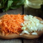 Фото 25: лук и морковь для борща