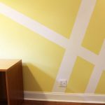 Фото 2: Покраска стен в желтый цвет и оформление скотчем