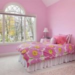 Фото 19: Простой дизайн спальни в розовых тонах