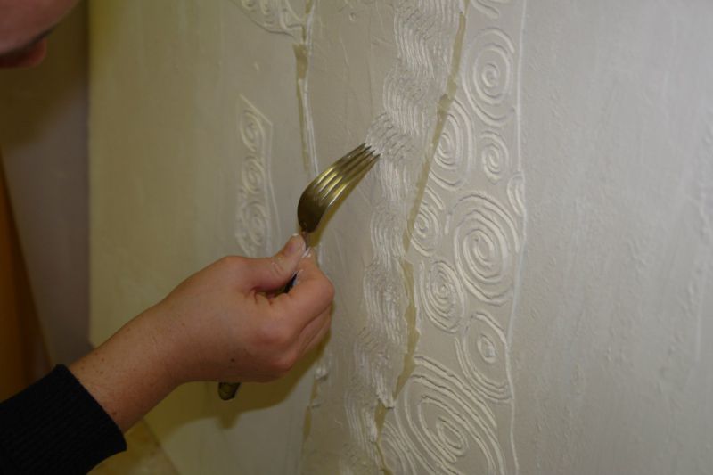 Процесс оформления стен декоративной штукатуркой