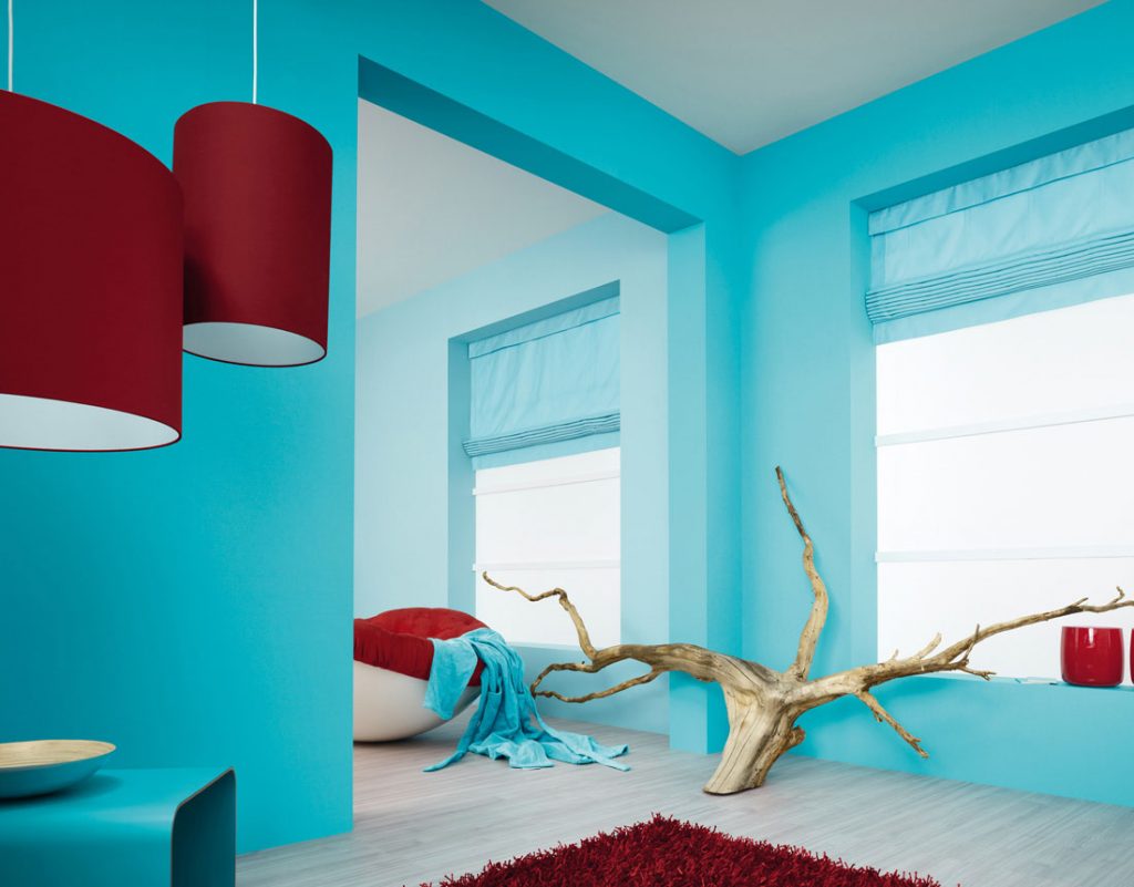 Дизайн квартиры - покраска стен водоэмульсионной краской голубого цвета