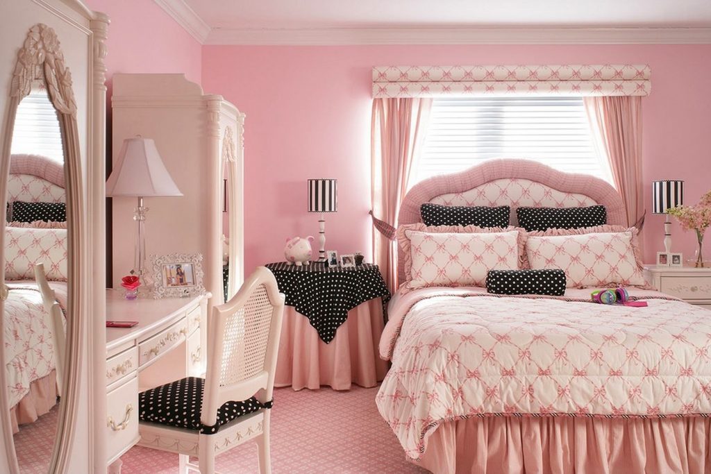 Уютная спальня в нежно розовых тонах