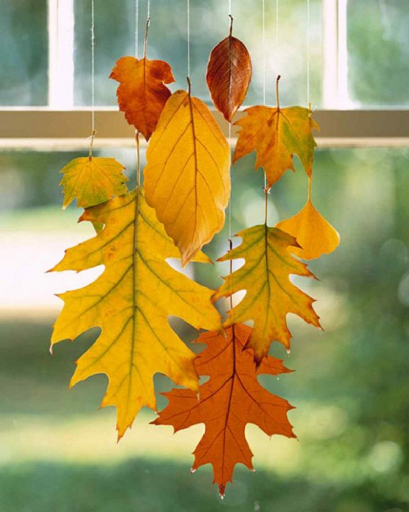 Вертикальная гирлянда из осенних листьев