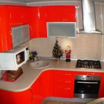 Фото 73: Угловая кухня красного цвета