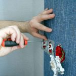 Фото 11: Монтаж розеток и выключателей